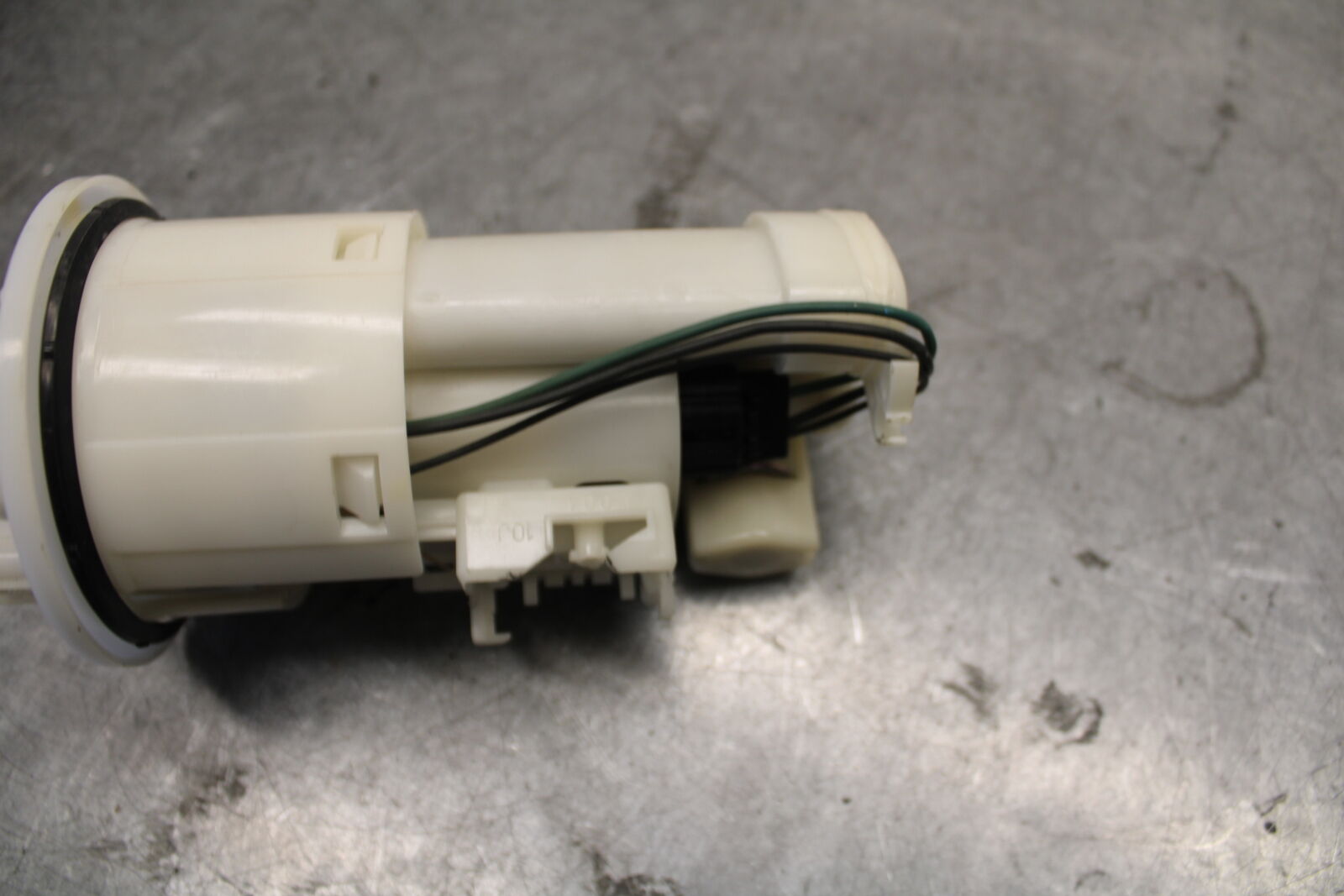 07-08 YAMAHA YZF R1 FUEL PUMP GAS PETROL SENDER UNIT 4C8-13907-01-00  BB676