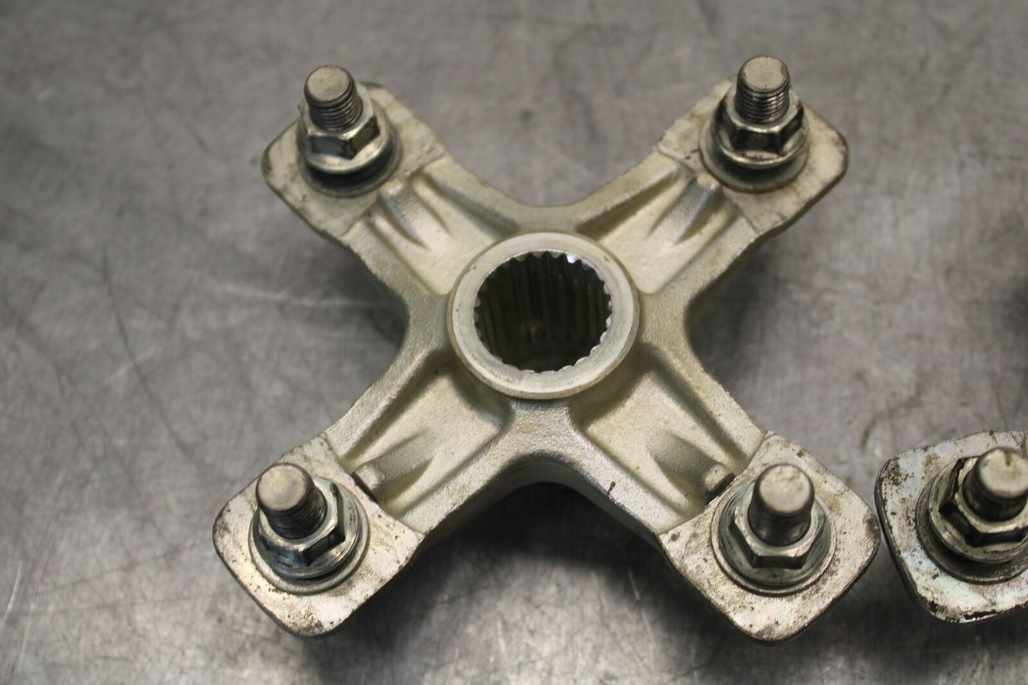 09-24 YAMAHA RAPTOR 700R REAR BACK WHEEL RIGHT LEFT HUBS HUB SET BB654