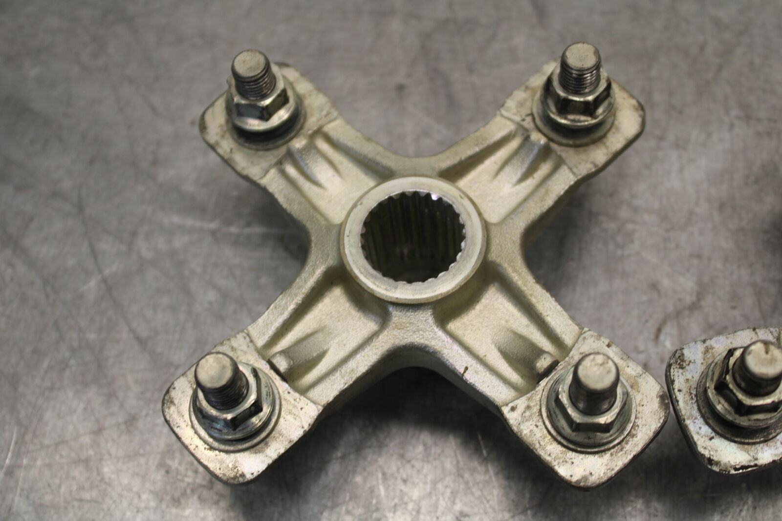 09-24 YAMAHA RAPTOR 700R REAR BACK WHEEL RIGHT LEFT HUBS HUB SET BB654