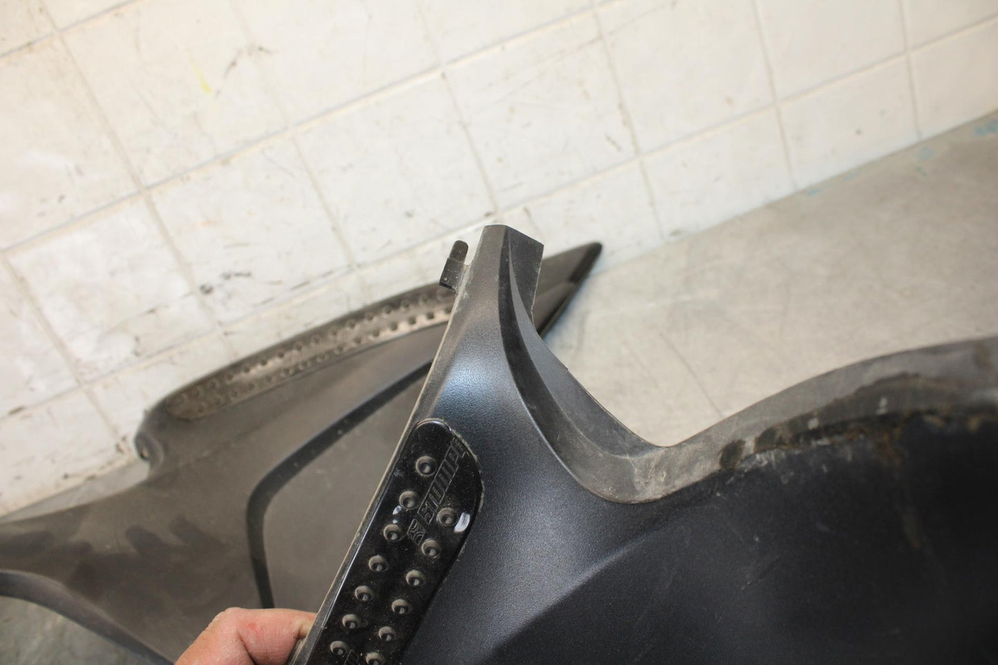 2011 Honda CBR600RR RIGHT LEFT GAS FUEL TANK PANELS COVERS TRIM SET COWLS  BB520