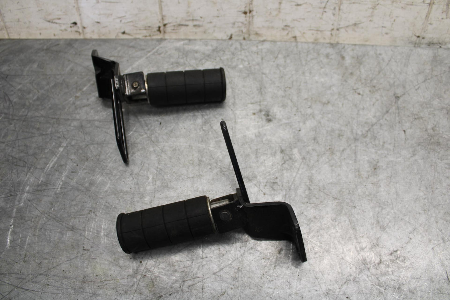 2007 Suzuki Boulevard M50 REAR PASSENGER PEG BB537