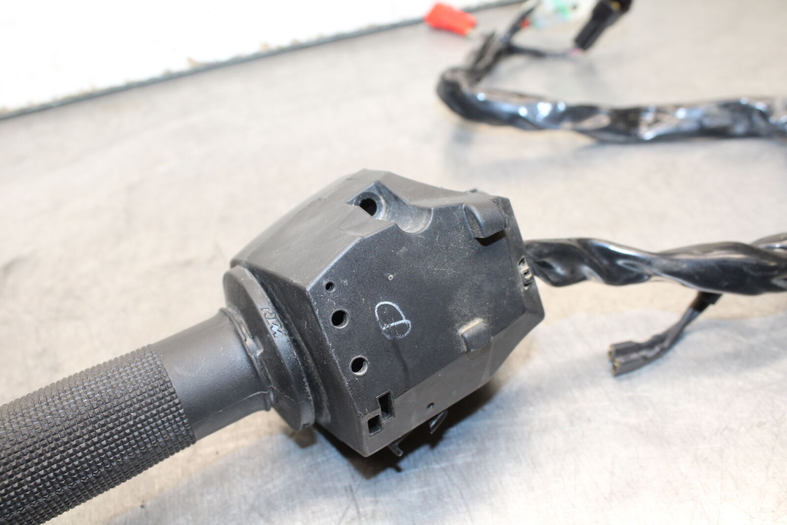17-24 KTM 390 DUKE RIGHT CLIP ON HANDLE KILL OFF START THROTTLE SWITCHES BB734