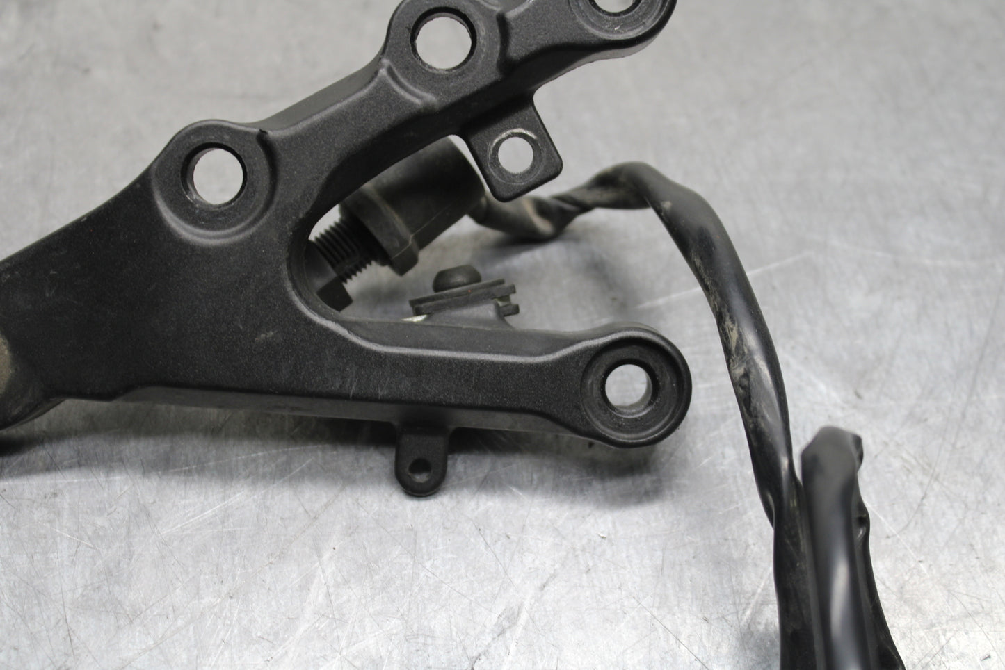 08-16 YAMAHA YZF R6 RIGHT REARSET REAR SET DRIVER FOOT PEG BRACKET MOUNT BB131
