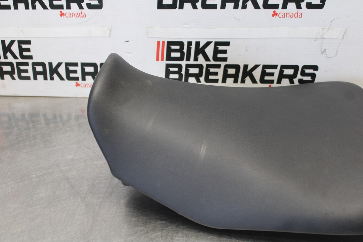 15-17 YAMAHA FJ09 FRONT DRIVERS SEAT PAD SADDLE PILLION BB906