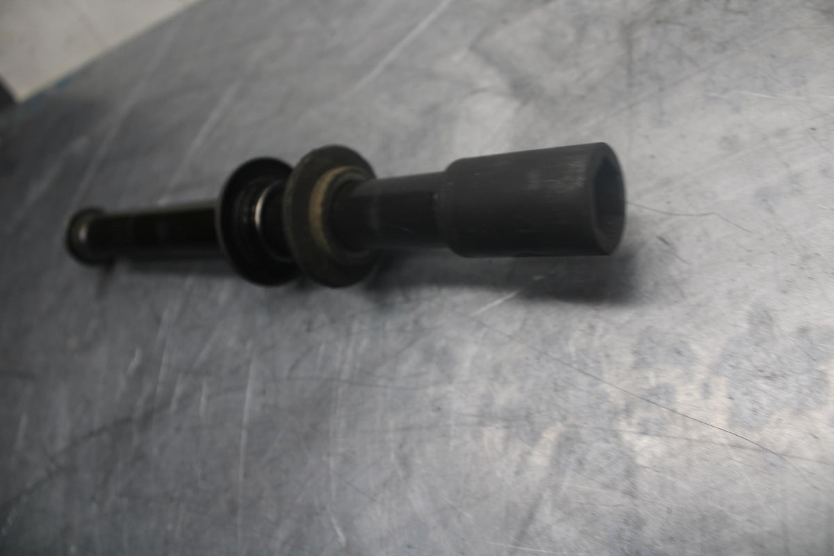05 YAMAHA YZF R6S FRONT WHEEL RIM AXLE PIVOT BOLT BB462