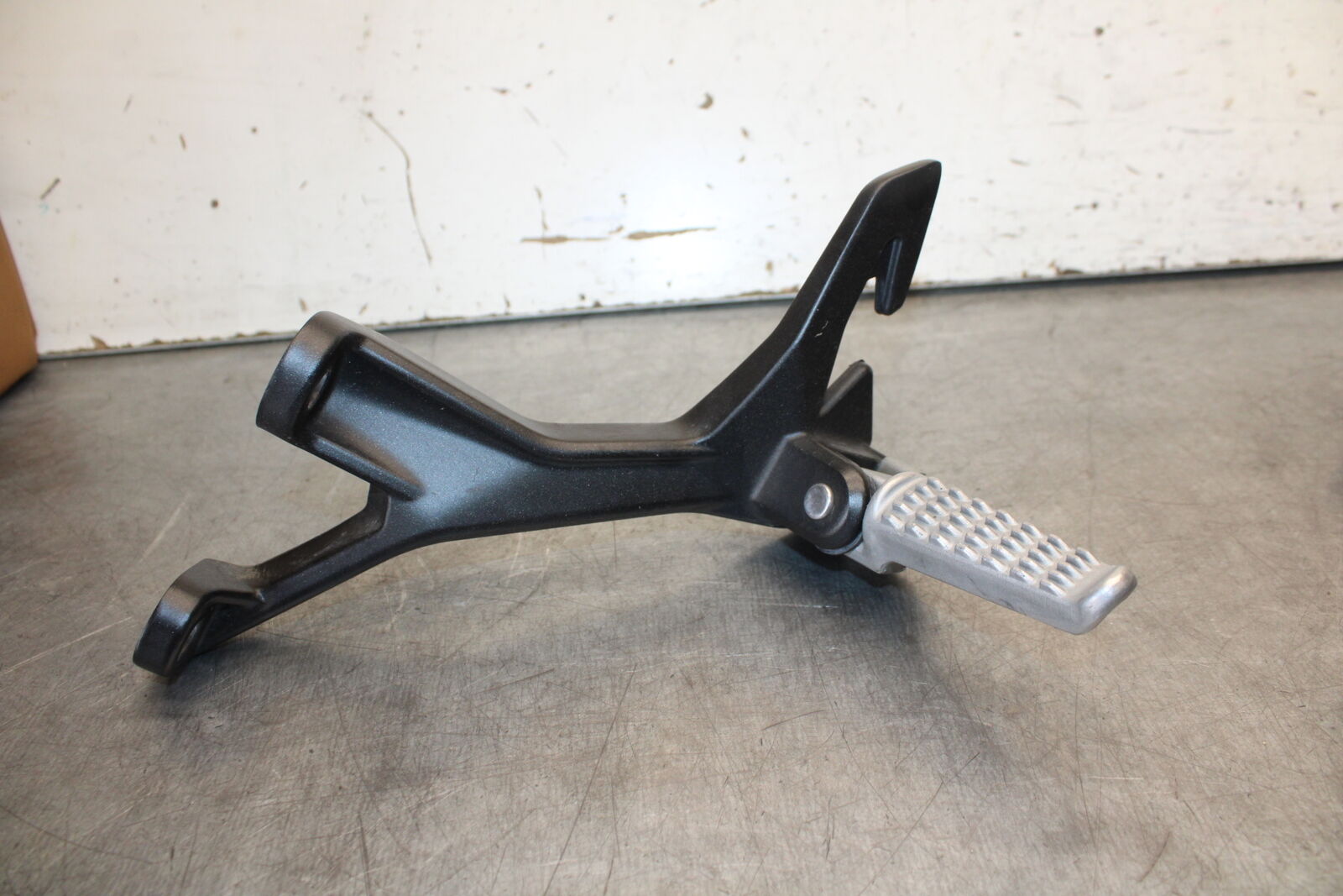 18-23 KAWASAKI NINJA 400 REAR BACK PASSENGER PEG SET PAIR BB679