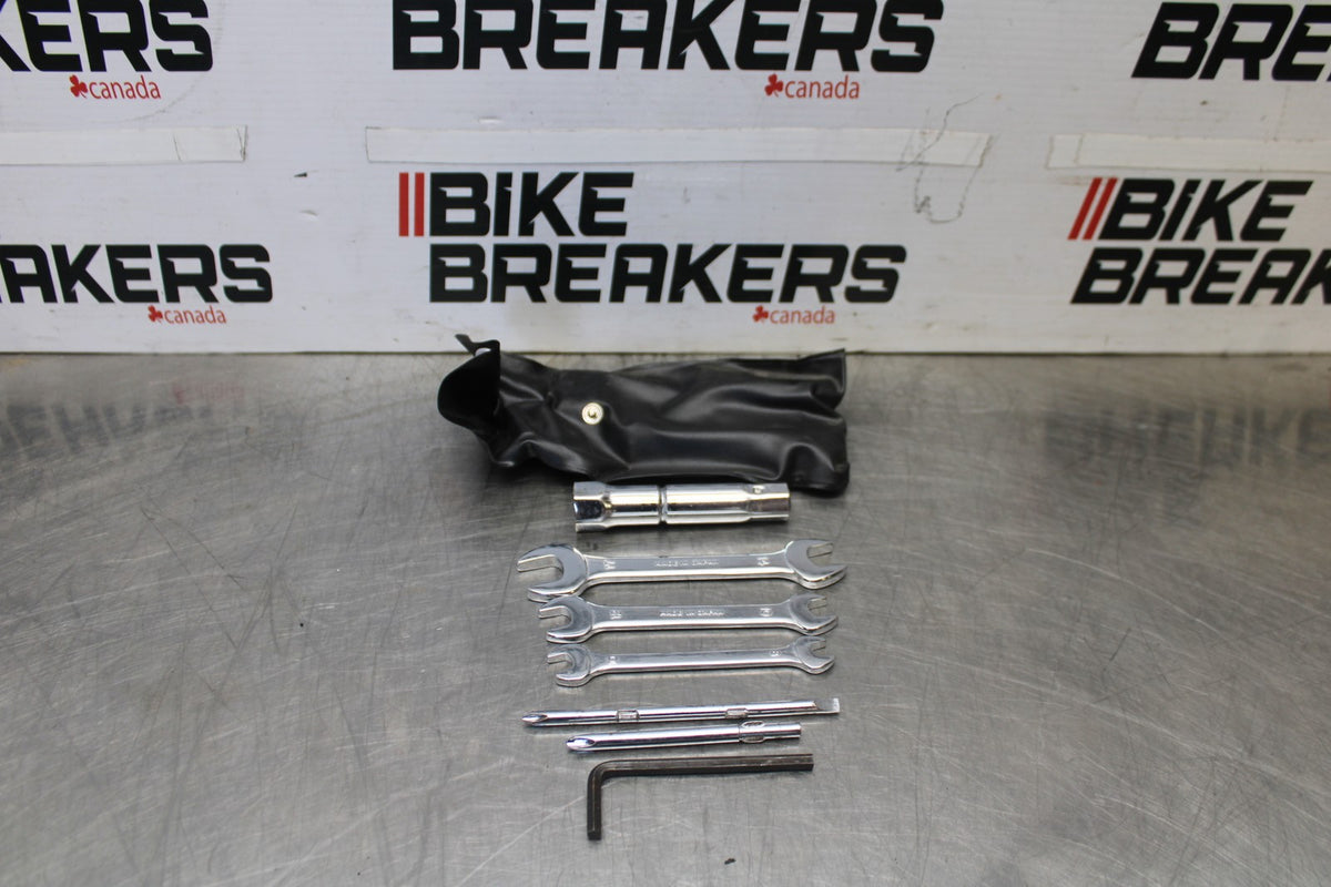 08 KAWASAKI VULCAN 1600 VN1600D NOMAD STOCK TOOLS OEM TOOL BAG KIT SET BB904