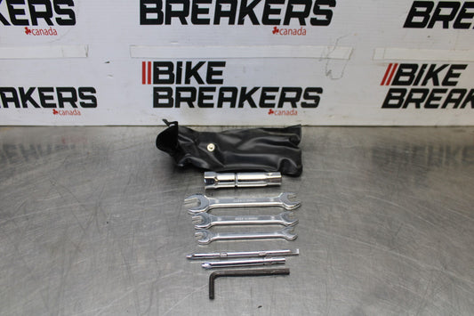 08 KAWASAKI VULCAN 1600 VN1600D NOMAD STOCK TOOLS OEM TOOL BAG KIT SET BB904