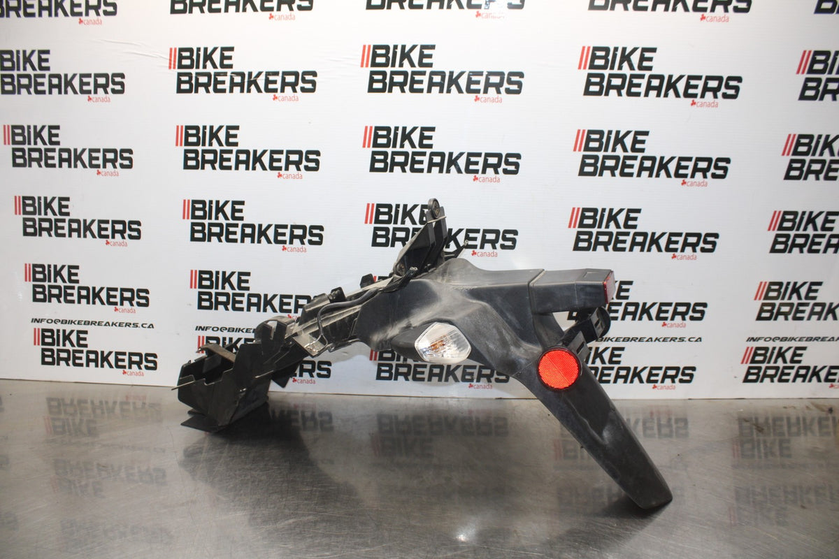 15 SUZUKI GW250F REAR BACK FENDER MUD GUARD & LIGHTS BB789