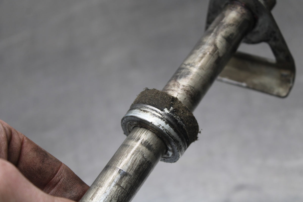 08 SUZUKI SV650 REAR AXLE BACK WHEEL RIM PIVOT BOLT AXEL BB846