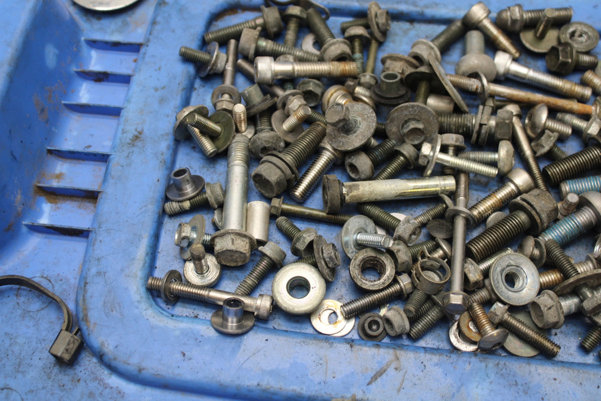 05-09 SUZUKI BOULEVARD C90 MOUNTING BOLTS HARDWARE SCREWS BB918