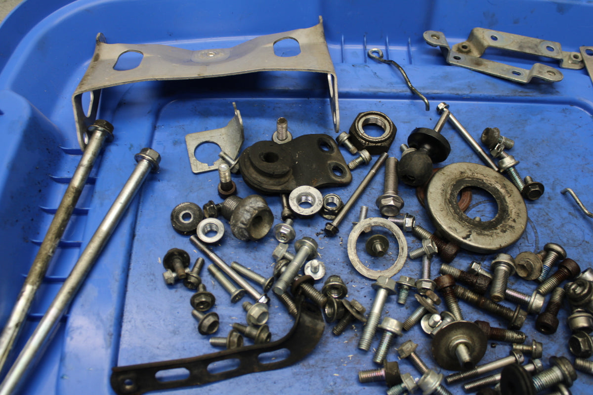 06-07 SUZUKI GSXR 600 MOUNTING BOLTS HARDWARE MOTOR SCREWS BB737