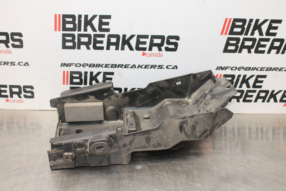 24-25 SUZUKI GSXR1000 REAR BACK TAIL UNDERTAIL BATTERY TRAY PLASTIC BB767