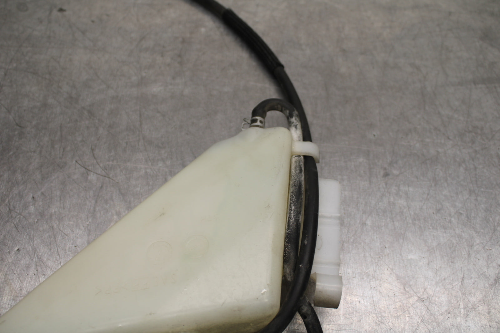08-10 SUZUKI GSXR 600 COOLANT WATER TANK RESERVOIR BOTTLE BB753