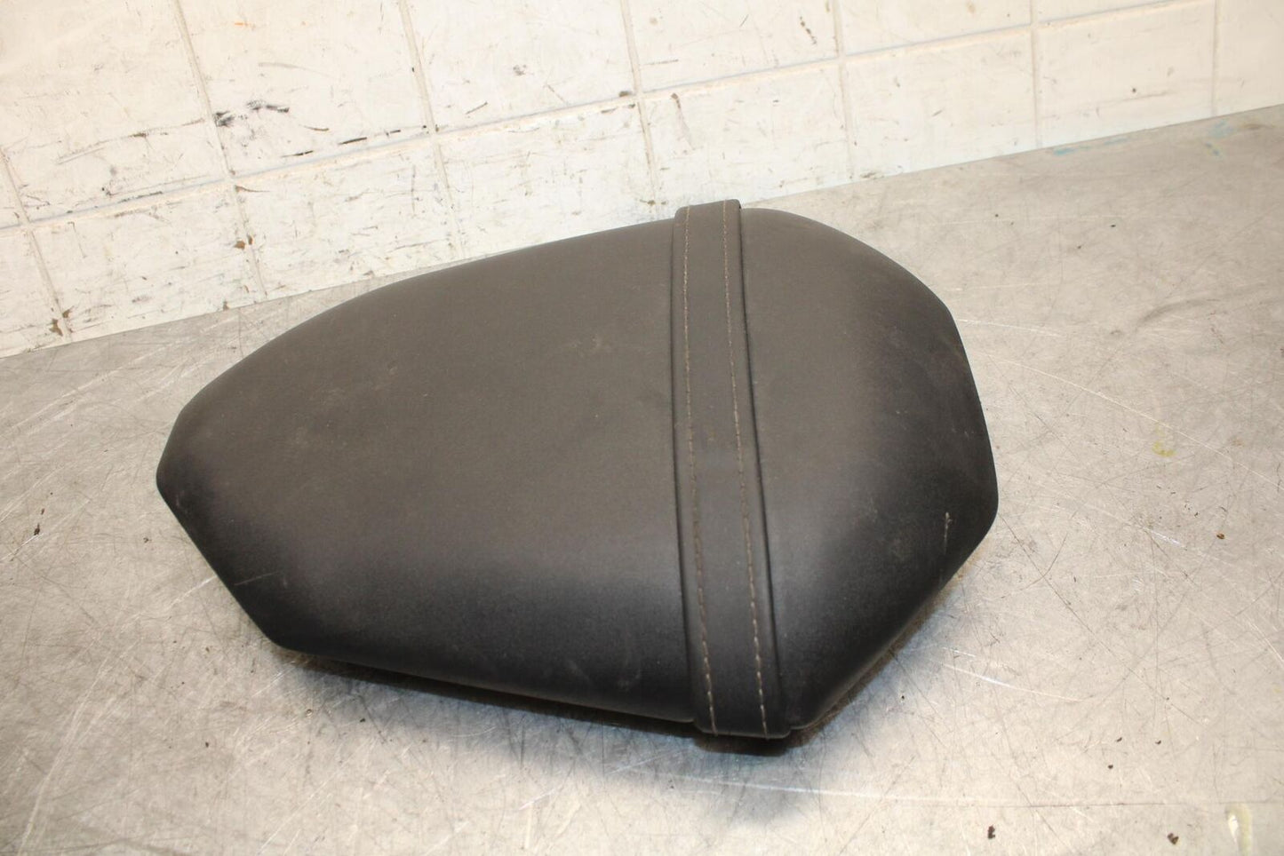 2015 Yamaha FZ07 REAR BACK PASSENGER TANDEM SEAT PAD SADDLE PILLION BB531