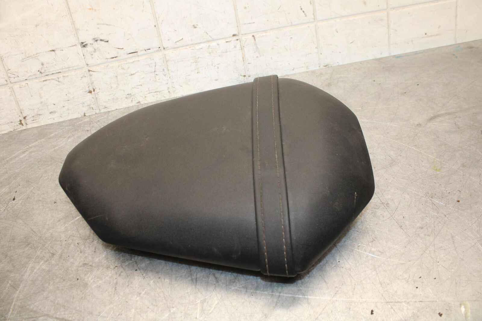 2015 Yamaha FZ07 REAR BACK PASSENGER TANDEM SEAT PAD SADDLE PILLION BB531