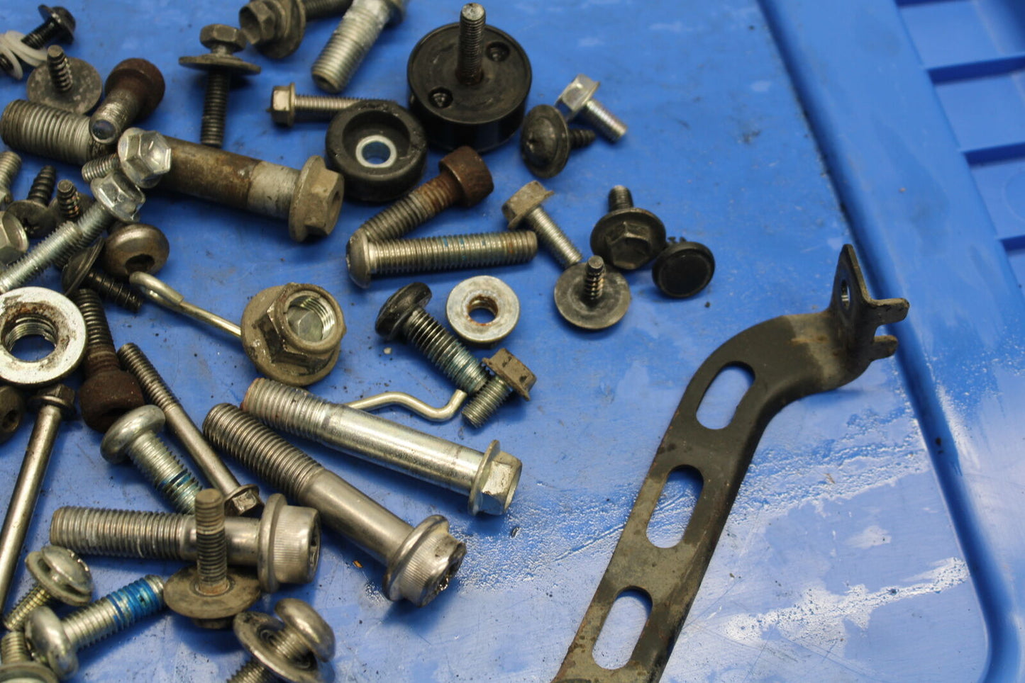 08-09 SUZUKI GSXR600 ENGINE MOUNTING BOLTS HARDWARE MOTOR SCREWS BB728