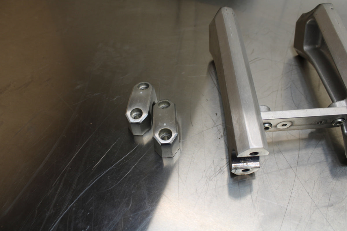 09-10 SUZUKI BOULEVARD M109R HANDLEBAR RISERS BB135