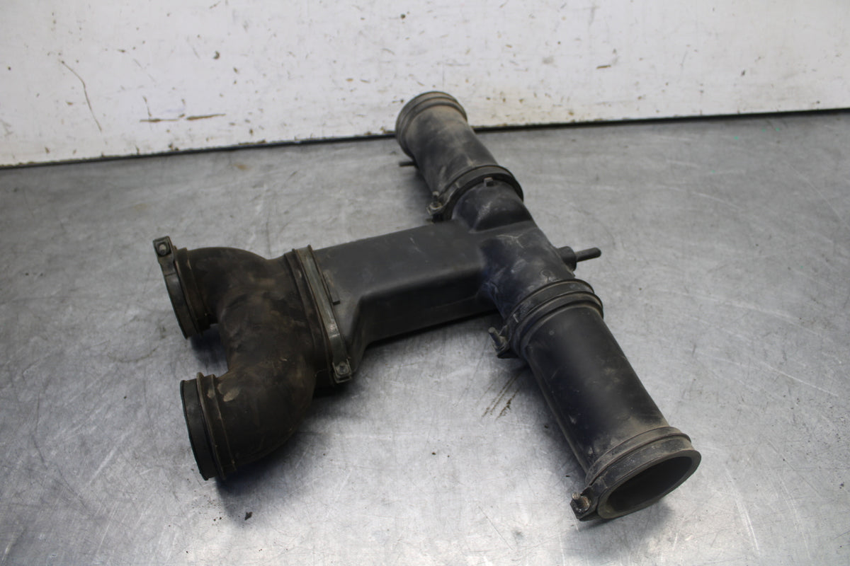 05-06 YAMAHA ROYAL STAR AIR INTAKE DUCT BB697