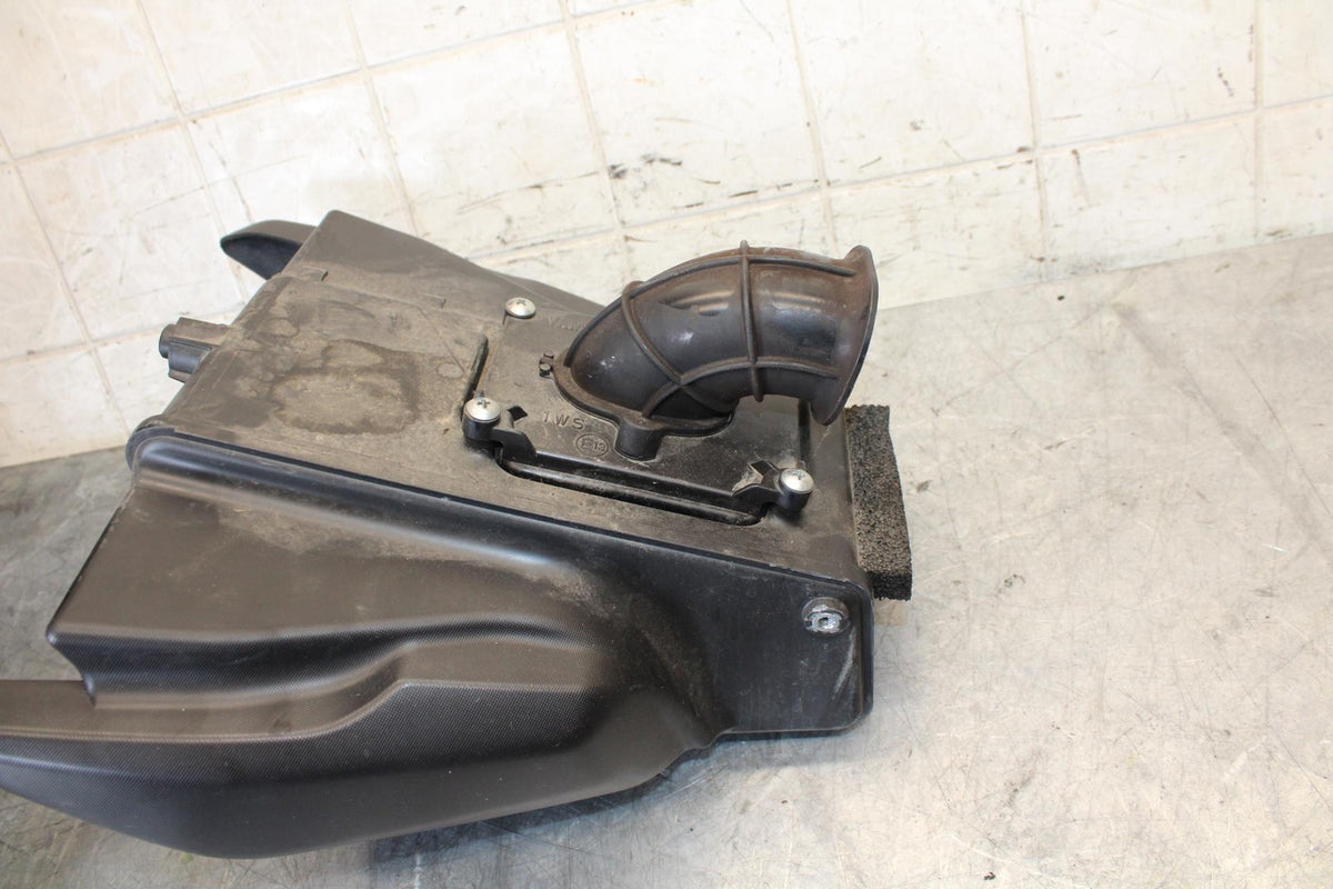 2015 Yamaha FZ07 AIRBOX AIR INTAKE FILTER BOX 1WS-14401-00-00 BB531