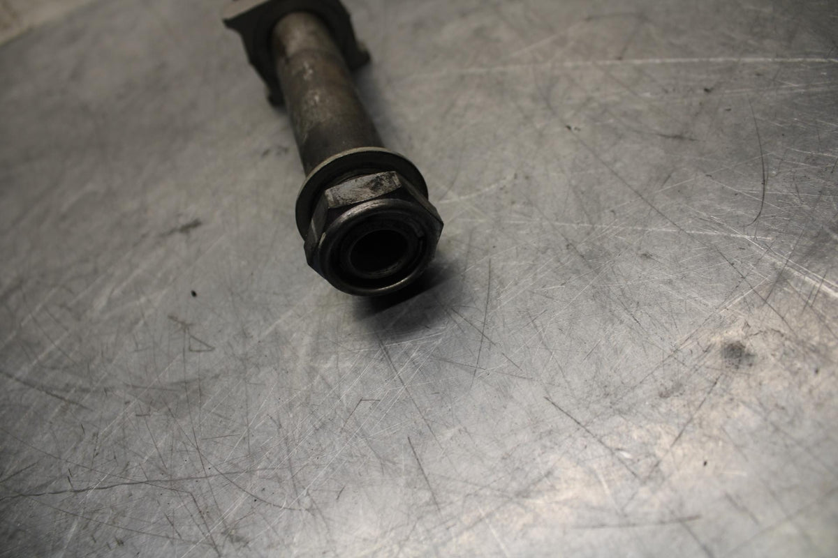 05-06 HONDA CBR600RR REAR AXLE  WHEEL RIM PIVOT BOLT AXEL 42301-MEE-D00 BB484