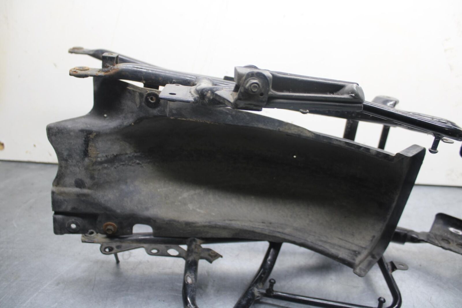 1988 Yamaha FZ600 REAR SUBFRAME BACK SUB FRAME BB601
