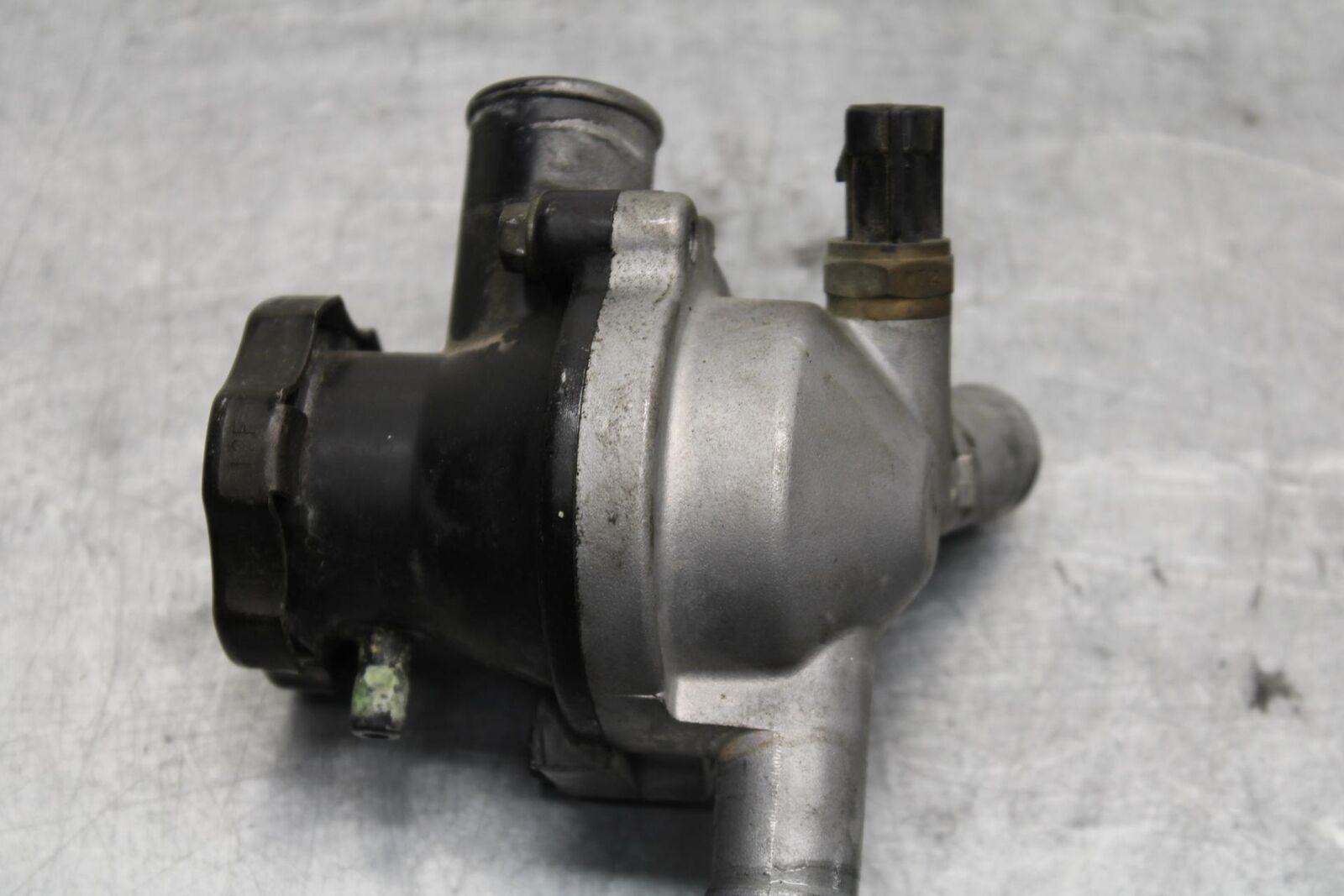 2005 Kawasaki Vulcan 1600 VN1600D COOLANT THERMOSTAT HOUSING BB556