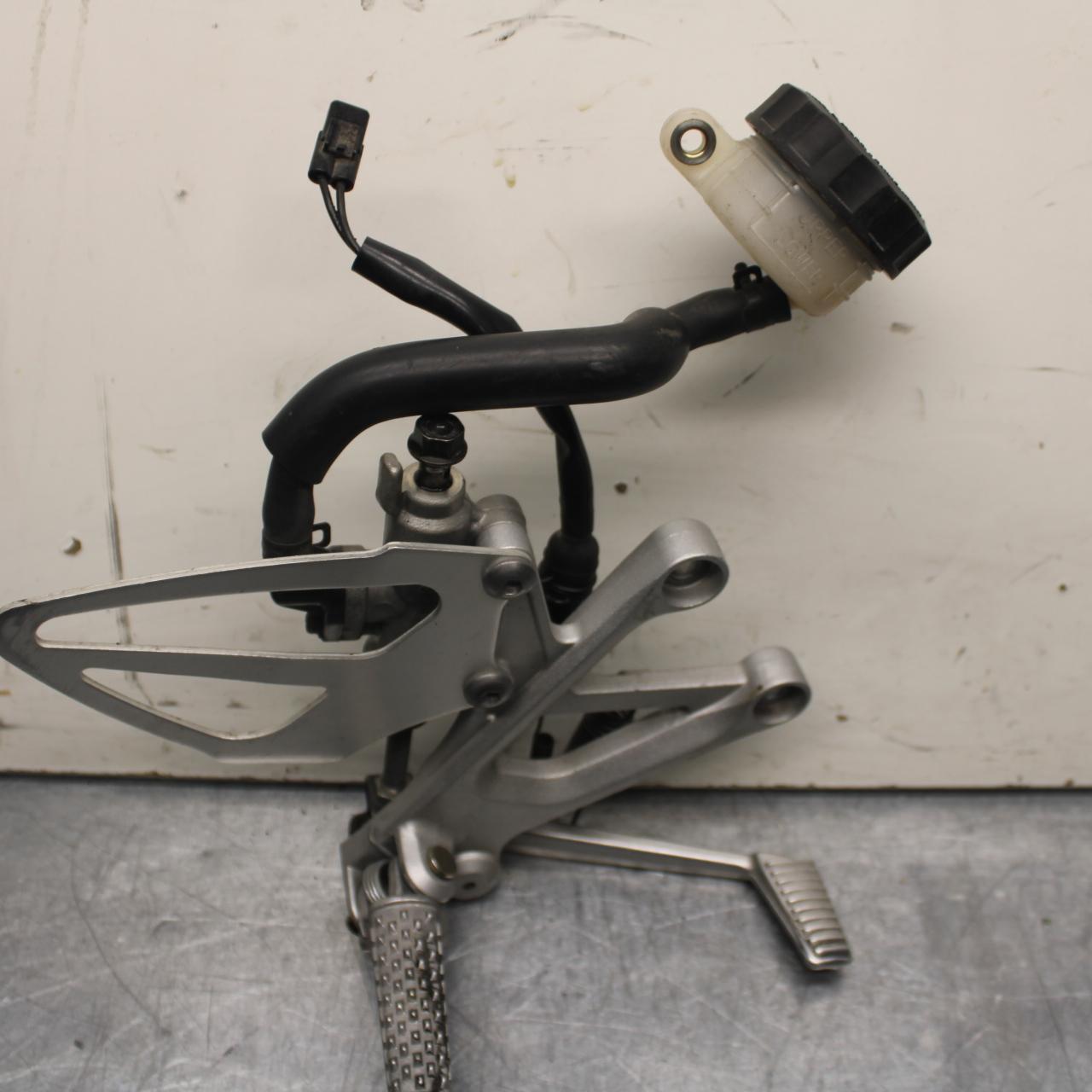 2004 Honda CBR600F4i RIGHT REARSET REAR SET DRIVER FOOT PEG REST STOP BB606