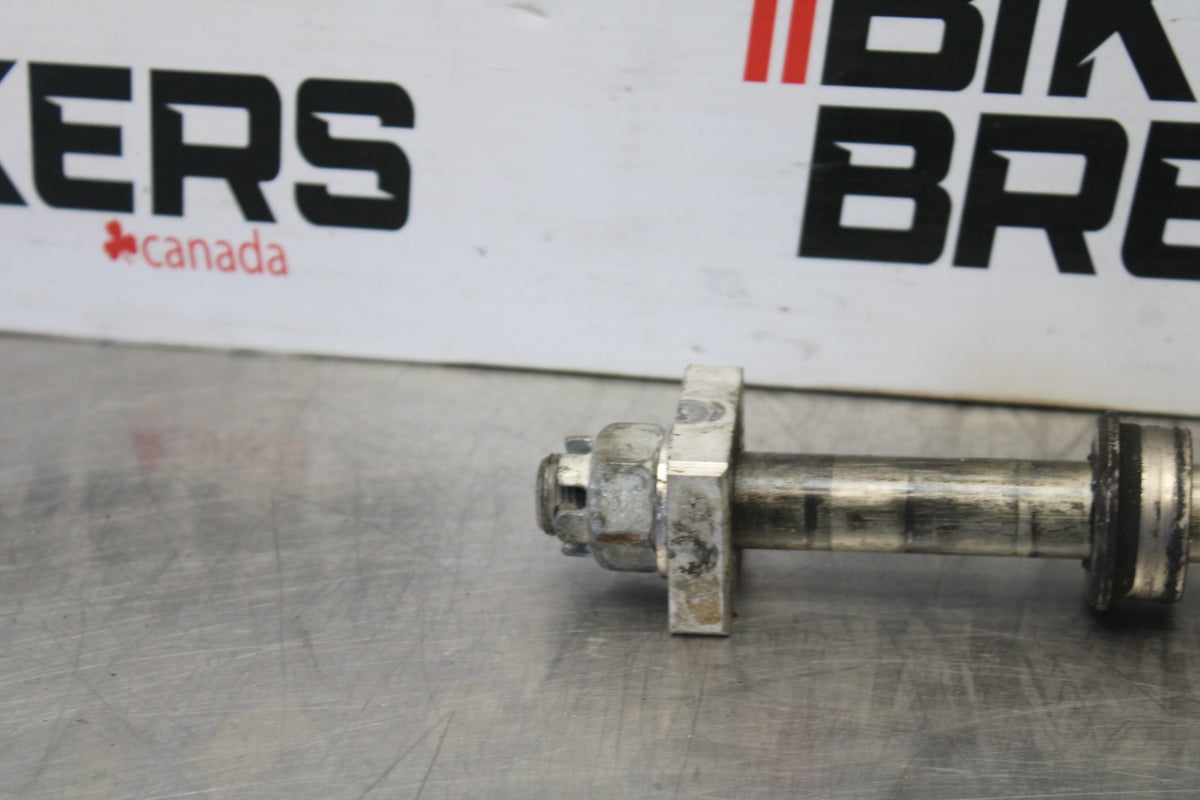 08 KAWASAKI NINJA ZX10R REAR AXLE BACK WHEEL RIM PIVOT BOLT AXEL BB902