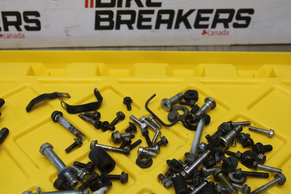 02 KAWASAKI VULCAN 800 VN800B CLASSIC MOUNTING BOLTS HARDWARE BB862