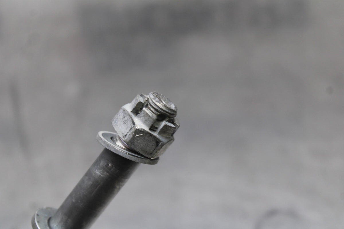 09 KAWASAKI NINJA 250R FRONT WHEEL RIM AXLE PIVOT BOLT BB824