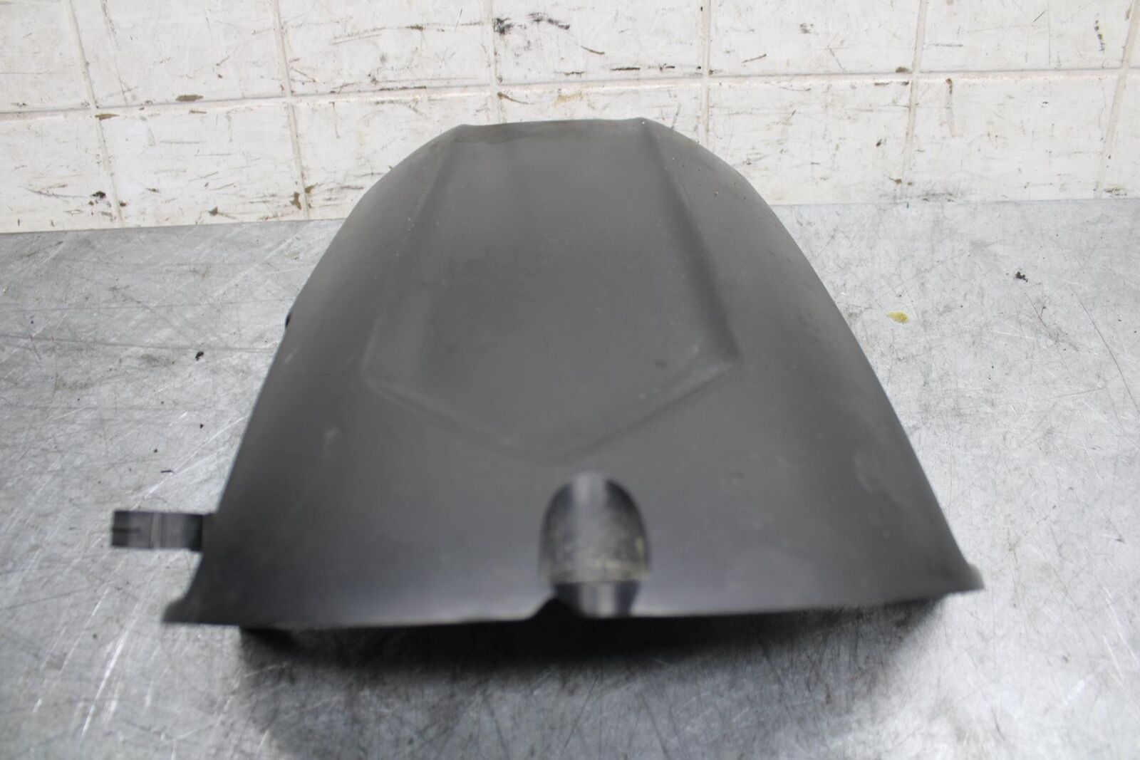 2003 Yamaha YZF R6 REAR BACK WHEEL TIRE HUGGER FENDER 5SL-21650-00-00 BB539