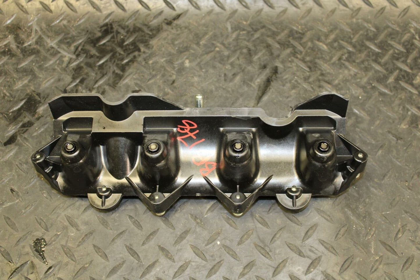 08-16 YAMAHA YZF R6 R6R 2C0 SECONDARY FUEL INJECTORS TOP AIRBOX GAS RAIL BB178