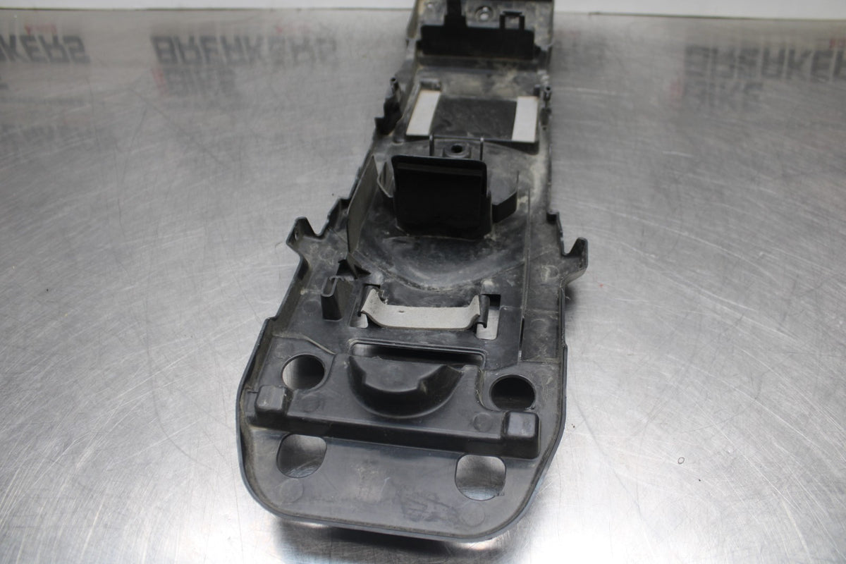 08-10 SUZUKI GSXR 600 REAR BACK TAIL UNDERTAIL BATTERY TRAY PLASTIC BB803