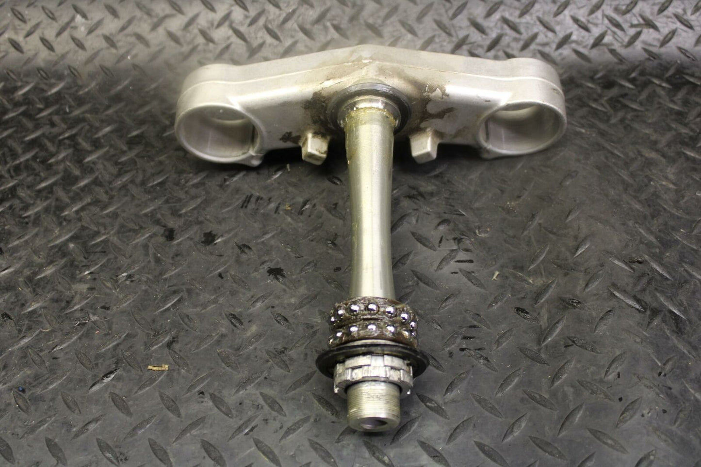 07 YAMAHA YZF R1 FRONT FORKS CLAMP LOWER TRIPLE TREE STEM BB191