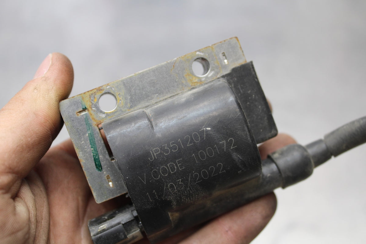 17-22 KTM 390 DUKE IGNITION COIL SPARK PLUG CAP  BB180