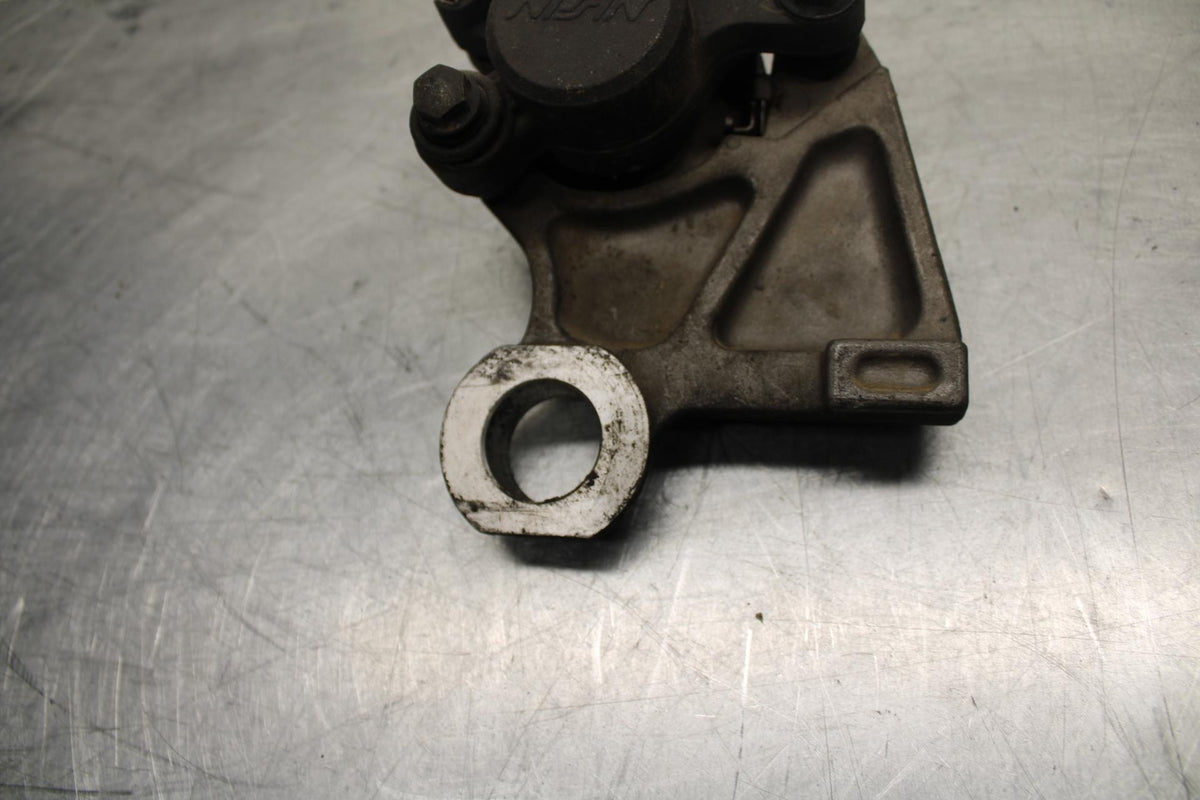 07 YAMAHA YZF R6 2c0 REAR  BRAKE CALIPER W MOUNT BRACKET 2C0-2580W-00-00 BB423
