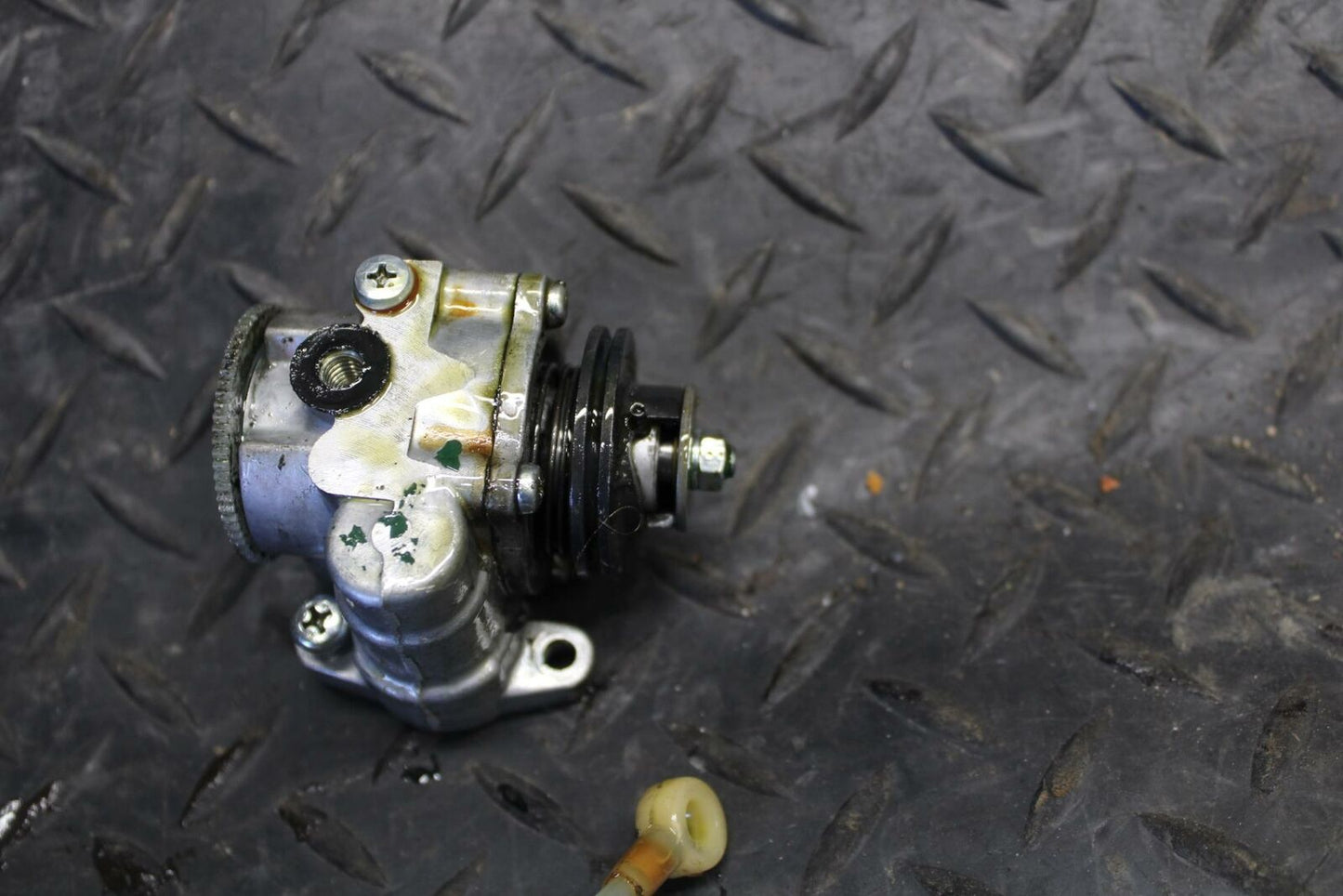 71 YAMAHA L5 ENGINE MOTOR OIL PUMP BB230