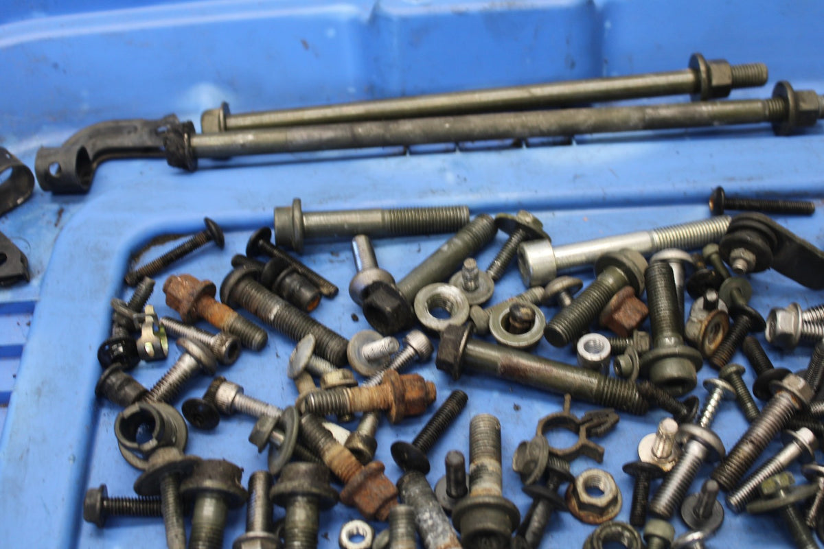 05 YAMAHA YZF R6 MOUNTING BOLTS HARDWARE SCREWS BB894