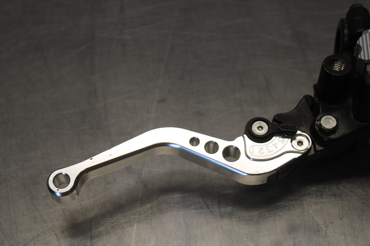 03-04 YAMAHA YZF R6S FRONT BRAKE MASTER CYLINDER w/ LEVER BB890