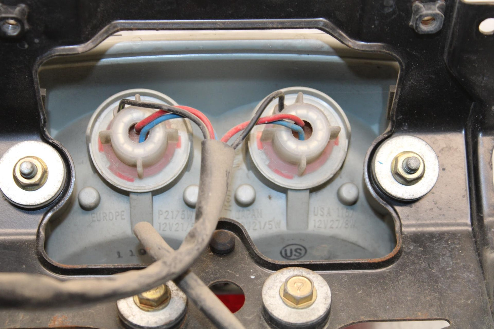 00-01 KAWASAKI ZZR600 REAR TAIL TAILLIGHT BACK BRAKE LIGHT BB568