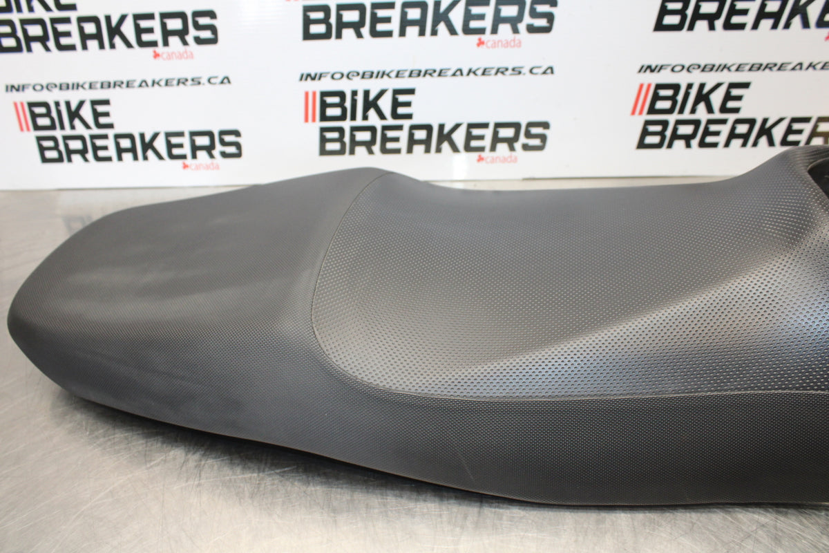 04-09 SUZUKI GS500F FRONT REAR SEAT SADDLE BB165