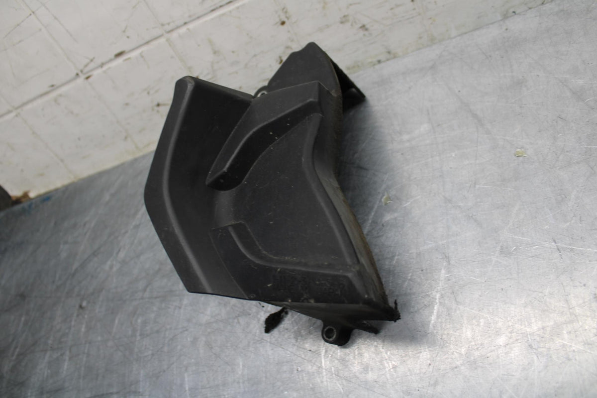 07-08 YAMAHA YZF R1 ENGINE SPROCKET COVER 4C8-15418-00-00 BB483