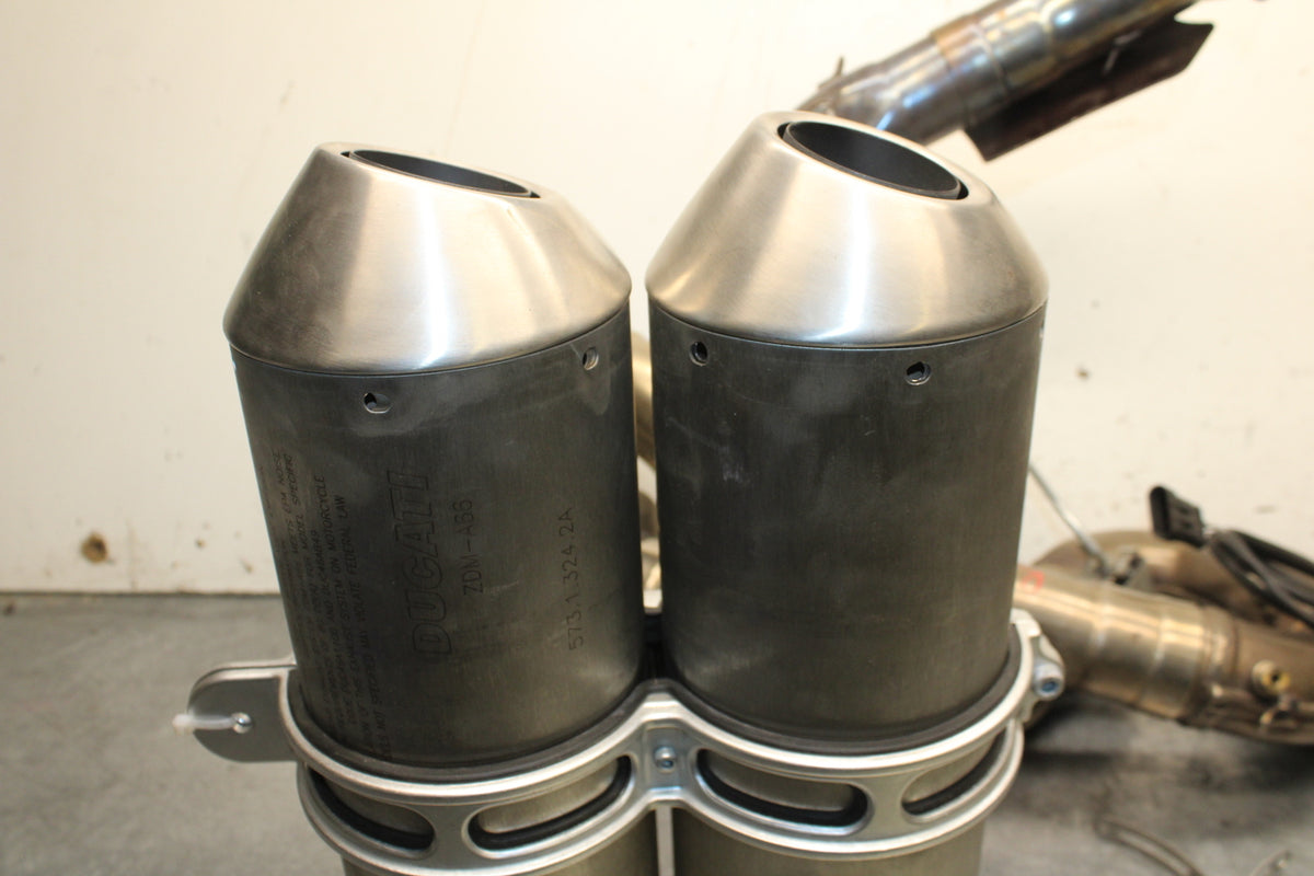 09-11 DUCATI STREETFIGHTER 1098 FULL EXHAUST SYSTEM HEADERS PIPE MUFFLER BB705