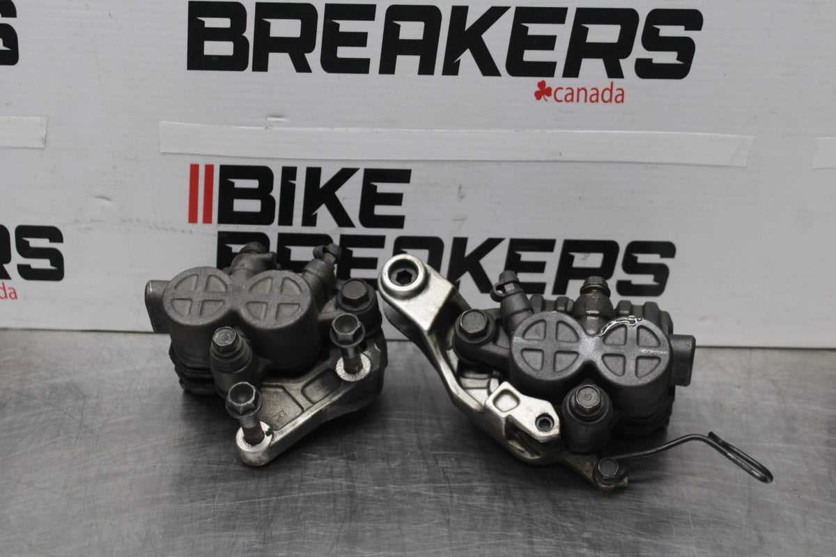 84 HONDA INTERCEPTOR 1000 VF1000F RIGHT LEFT FRONT BRAKE CALIPER SET PAIR BB878