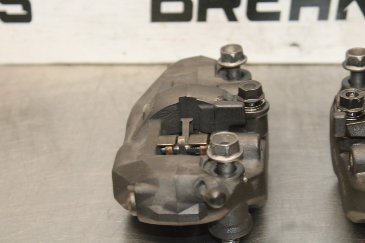 05-06 HONDA CBR600RR RIGHT LEFT FRONT BRAKE CALIPER SET PAIR CALIPERS BB945