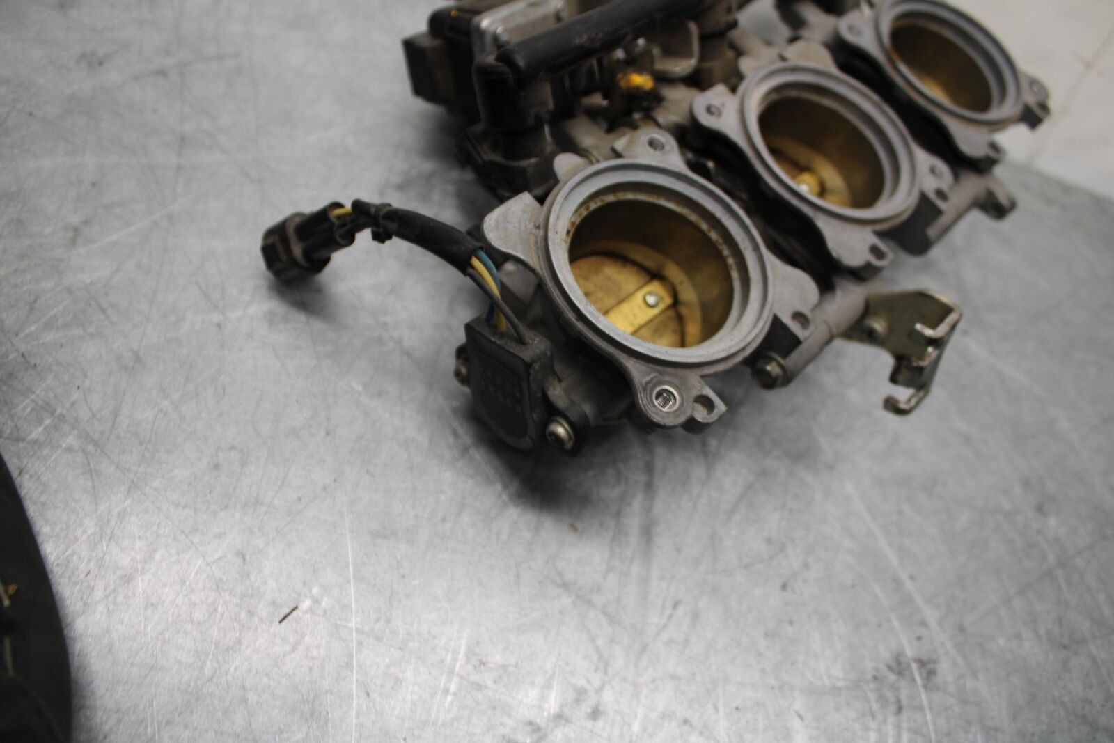 06-07 TRIUMPH DAYTONA 675 DAYTONA 675 MAIN FUEL INJECTORS / THROTTLE BODIES BB44