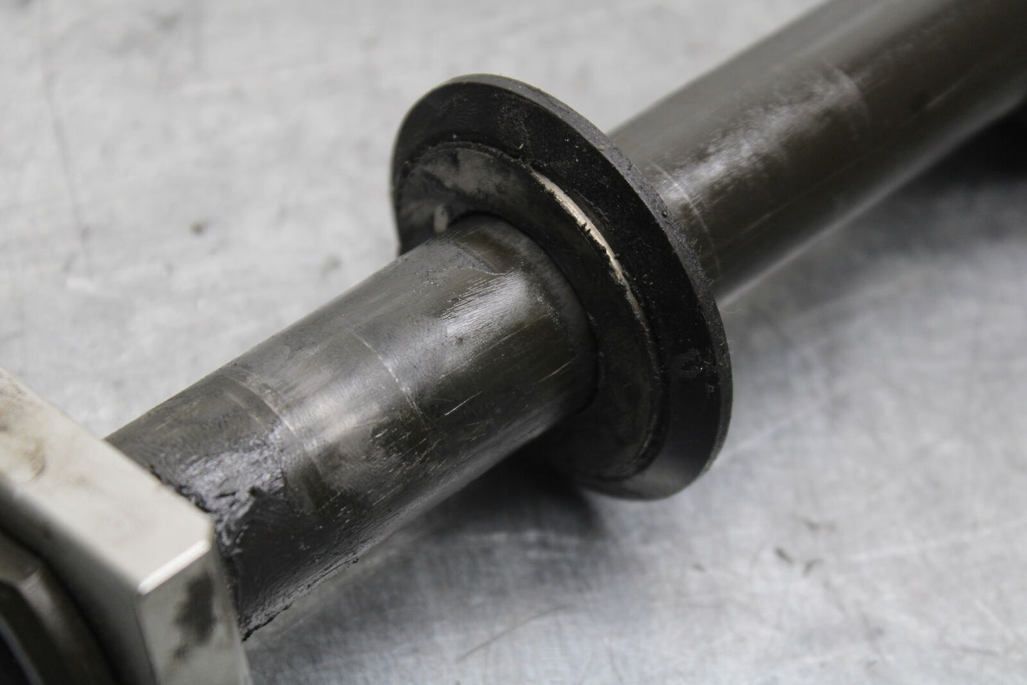04-06 YAMAHA YZF R1 FRONT WHEEL RIM AXLE PIVOT BOLT 2C0-25181-00-00 BB659