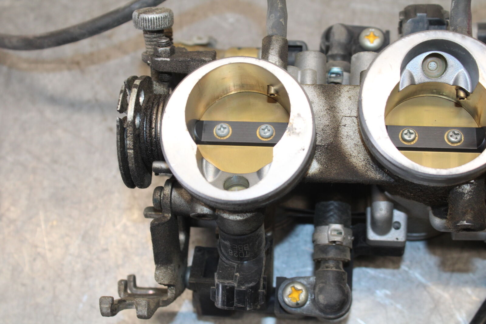 05-09 SUZUKI BOULEVARD C90 THROTTLE BODY BODIES BB692