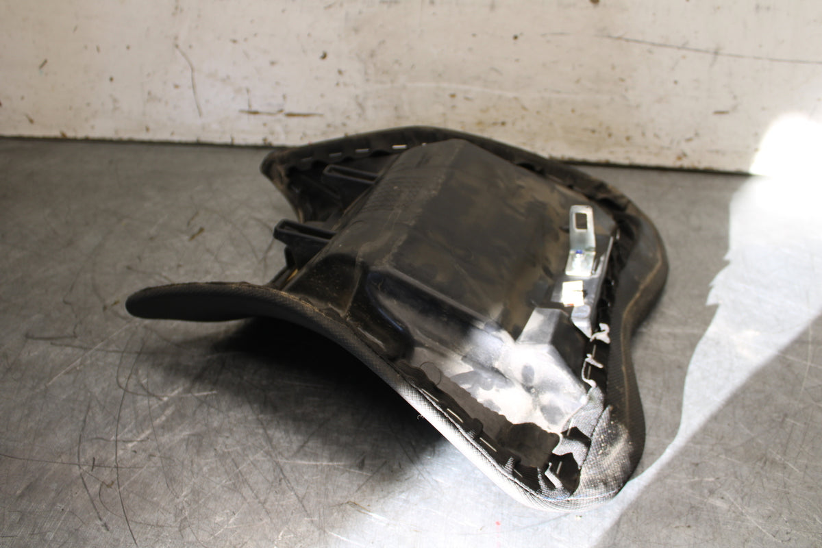 19-22 KAWASAKI Z400 FRONT DRIVERS SEAT PAD SADDLE PILLION BB708
